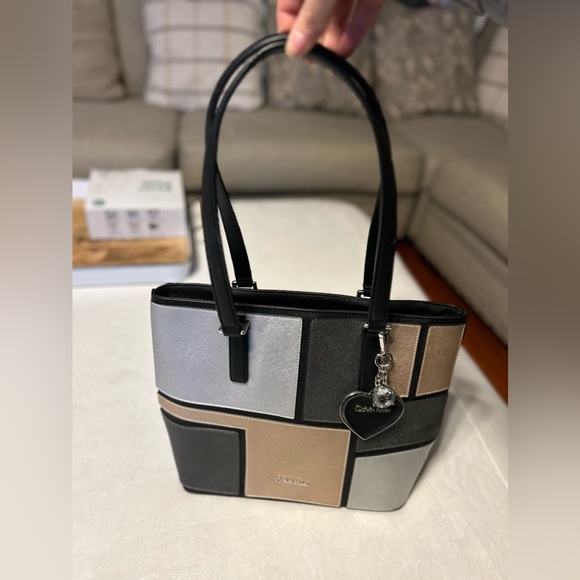 Calvin Klein Tote- New Without Tags - Picture 3 of 10